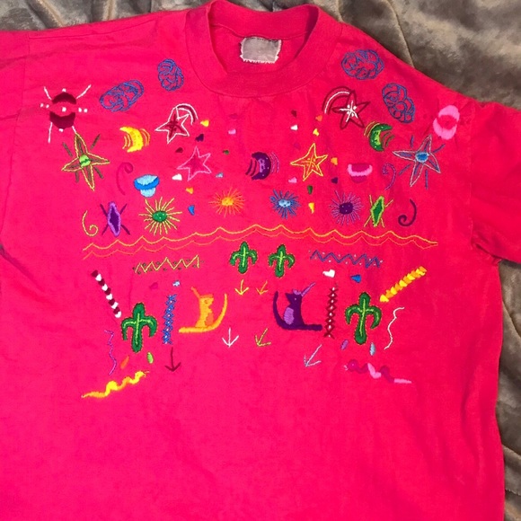 Embroidered bright pink 80s style tshirt Art Deco - Picture 3 of 3